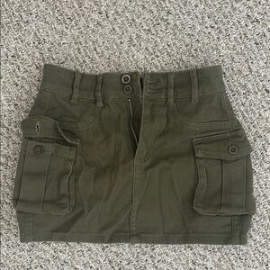 Chic Green Cargo Mini Skirt